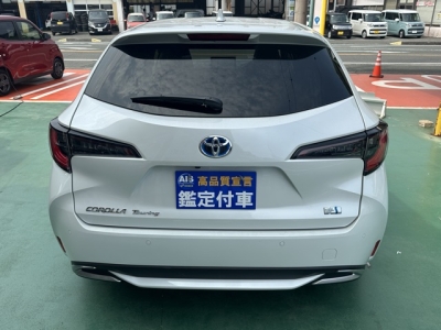 カローラツーリング(トヨタ)中古車 後席から見た前席