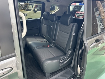 フリード(ホンダ)中古車 後席内装