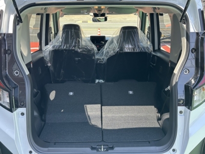 新型ムーヴ(ダイハツ)新車見本展示有 内外装写真他２
