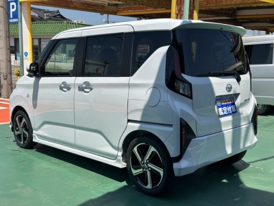 新型ムーヴ(ダイハツ)新車見本展示有 後方