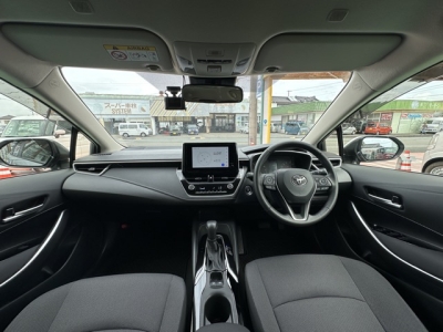 カローラツーリング(トヨタ)中古車 後席から見た前席