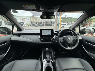 カローラツーリング(トヨタ)中古車 後席から見た前席