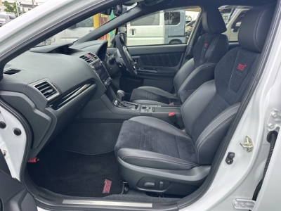 WRX S4(スバル)中古車 前席内装