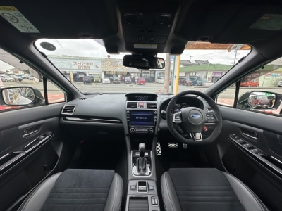WRX S4(スバル)中古車 後席から見た前席