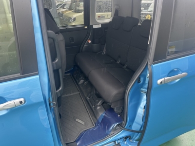 トールカスタム(ダイハツ)中古車 後席内装