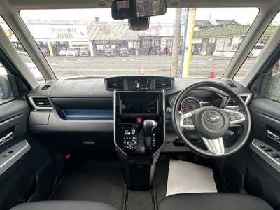 トールカスタム(ダイハツ)中古車 後席から見た前席