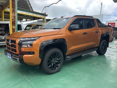 トライトン(三菱)中古車 前方