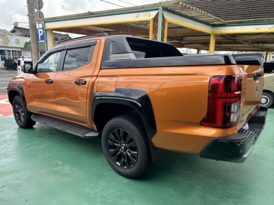 トライトン(三菱)中古車 後方