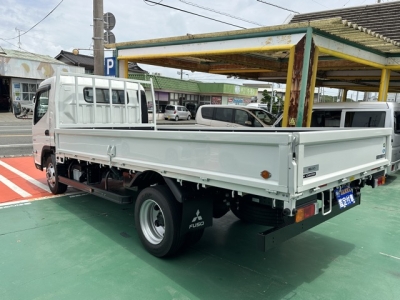 キャンター(三菱)登録済未使用車 後方
