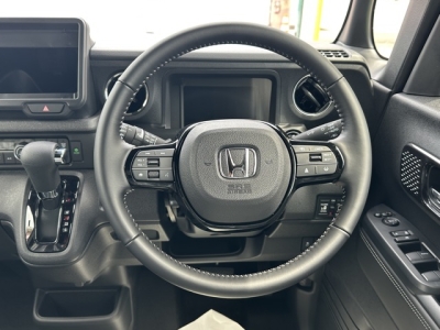 新型N-BOX(ホンダ)届出済未使用車 内外装写真