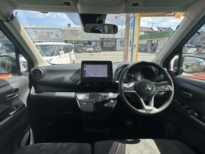 ekクロス(三菱)中古車 後席から見た前席