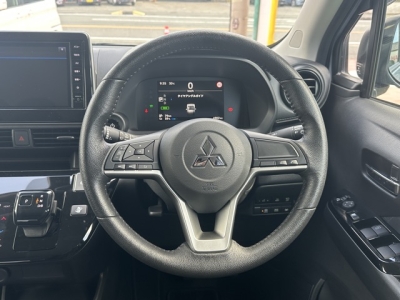 ekクロス(三菱)中古車 後席から見た前席