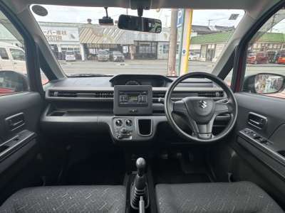 ワゴンR(スズキ)中古車 後席から見た前席