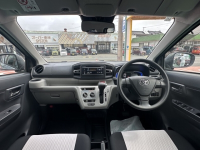 ミライースのOEM(ダイハツ)中古車 後席から見た前席