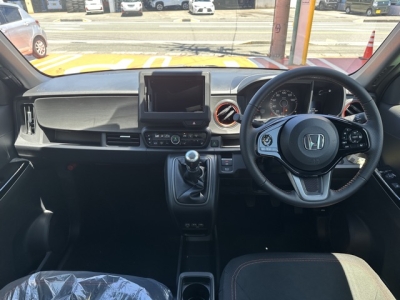 N-ONE(ホンダ)届出済未使用車 後席から見た前席