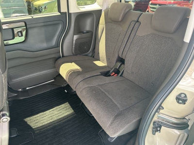 N-BOX(ホンダ)中古車 後席から見た前席