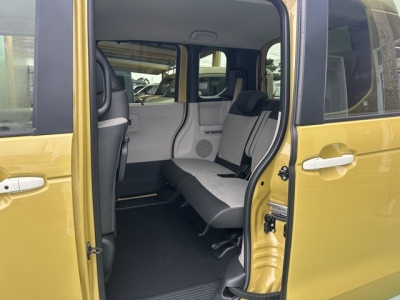 新型N-BOX(ホンダ)届出済未使用車 後席内装