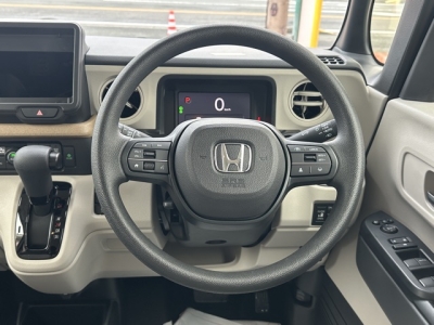 新型N-BOX(ホンダ)届出済未使用車 内外装写真