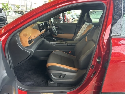 クラウンクロスオーバー(トヨタ)中古車 前席内装