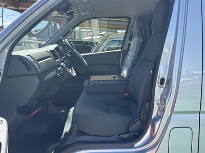 ボンゴブローニィバン(マツダ)登録済未使用車 後席内装