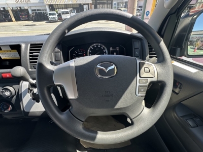 ボンゴブローニィバン(マツダ)登録済未使用車 内外装写真他１