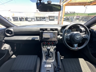 GR86(トヨタ)中古車 後席から見た前席