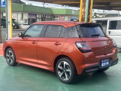 新型スイフト(スズキ)中古車 後方