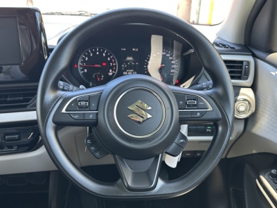 新型スイフト(スズキ)中古車 内外装写真