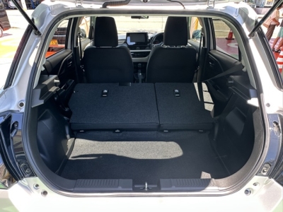 新型スイフト(スズキ)中古車 内外装写真他１