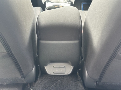 リーフ(ニッサン)中古車 後席から見た前席