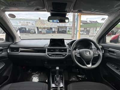 WR-V(ホンダ)登録済未使用車 後席から見た前席