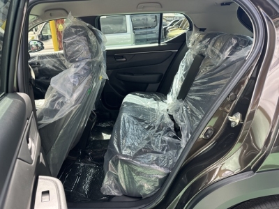WR-V(ホンダ)登録済未使用車 後席内装