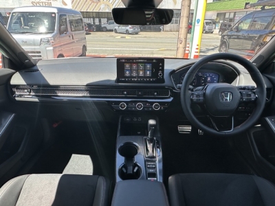 シビック(ホンダ)登録済未使用車 後席から見た前席