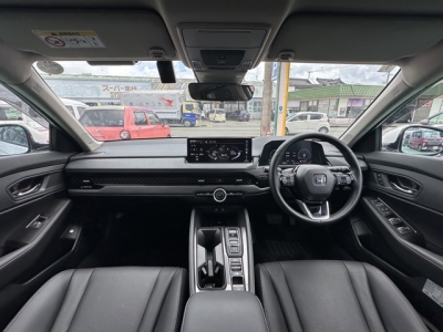アコード(ホンダ)中古車 後席から見た前席