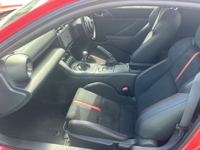 BRZ(スバル)中古車 前席内装