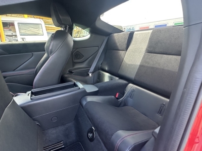 BRZ(スバル)中古車 後席内装