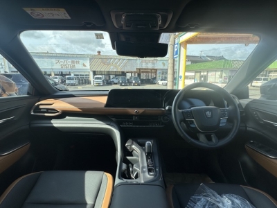 クラウンクロスオーバー(トヨタ)中古車 後席から見た前席