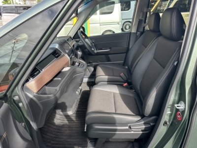 フリード+(ホンダ)中古車 前席内装