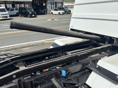 キャンター(三菱)登録済未使用車 後席内装