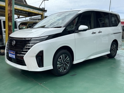 セレナ(ニッサン)登録済未使用車 前方