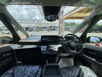 セレナ(ニッサン)登録済未使用車 内外装写真他