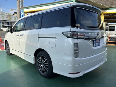 エルグランド(ニッサン)登録済未使用車 後方