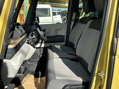 新型N-BOX(ホンダ)届出済未使用車 前席内装
