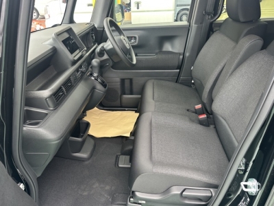 新型N-BOX(ホンダ)届出済未使用車 前席内装