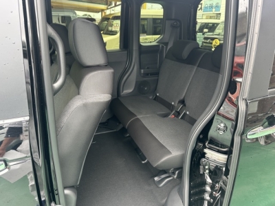 新型N-BOX(ホンダ)届出済未使用車 後席内装