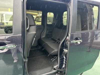 新型N-BOX(ホンダ)届出済未使用車 後席内装