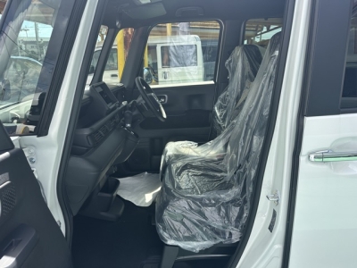 新型N-BOX(ホンダ)届出済未使用車 前席内装