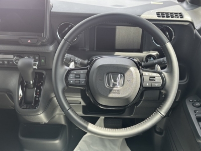 新型N-BOX(ホンダ)届出済未使用車 内外装写真