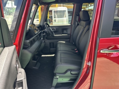 新型N-BOX(ホンダ)中古車 前席内装
