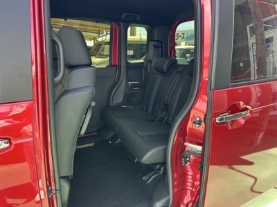 新型N-BOX(ホンダ)中古車 後席内装